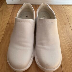 Hawkwell Women's Lightweight Comfort Slip Resistant Nursing Shoes